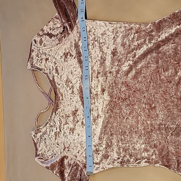 Dresscode LA, Size Unknown Dusty Rose Crushed Velvet Long Sleeve Top - Picture 5 of 9